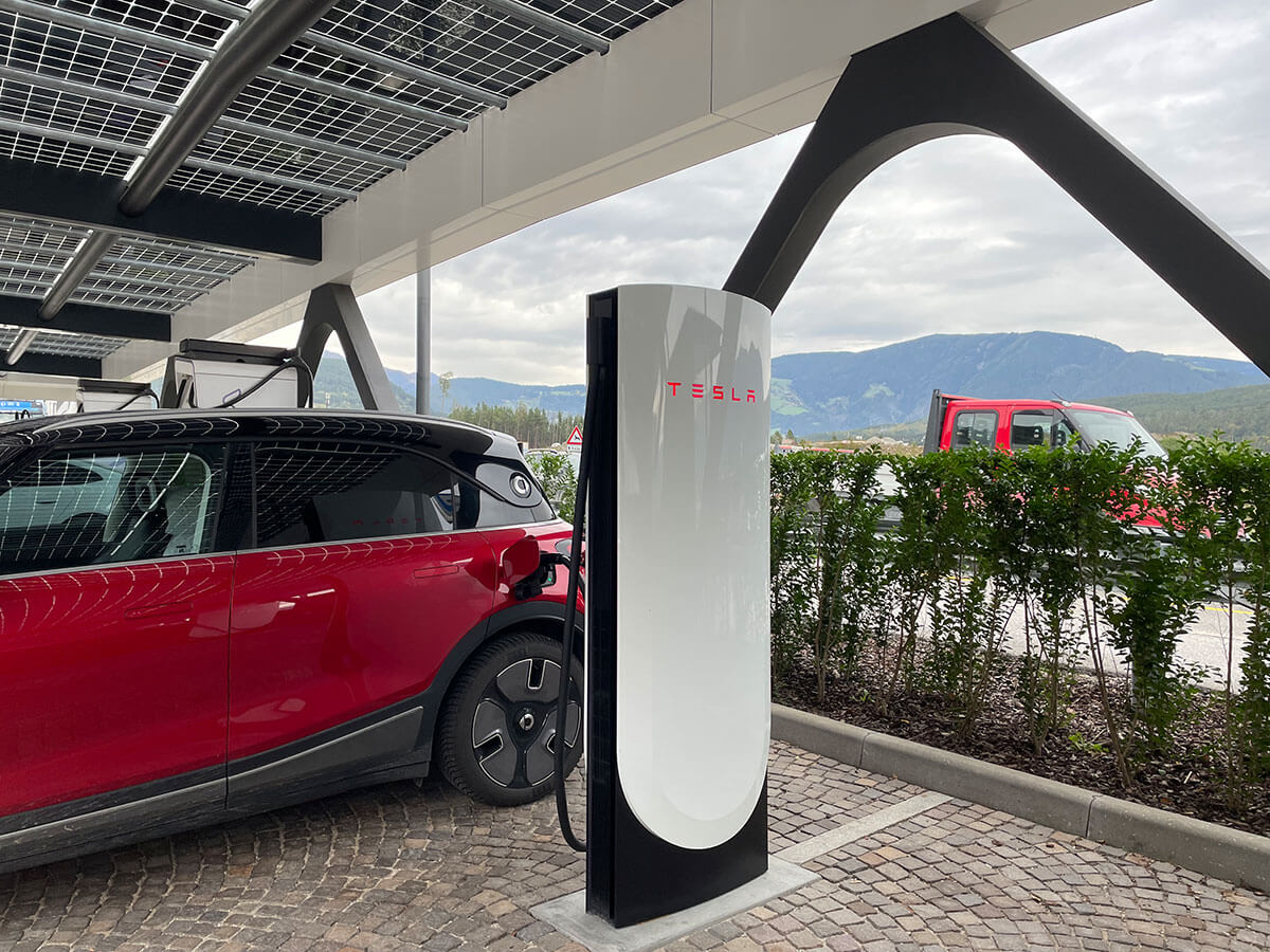 Tesla Supercharger Kostner